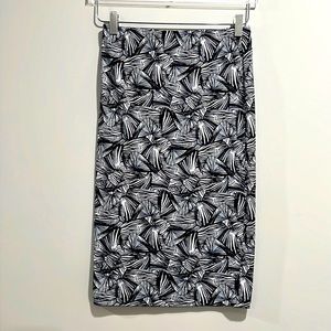FORVER 21 Printed Skirt Size Small